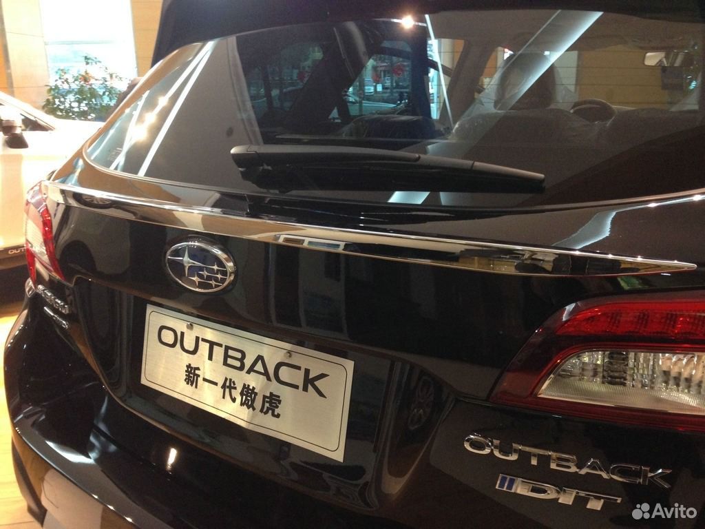 Молдинг на багажник (верхний) Subaru Outback (2015
