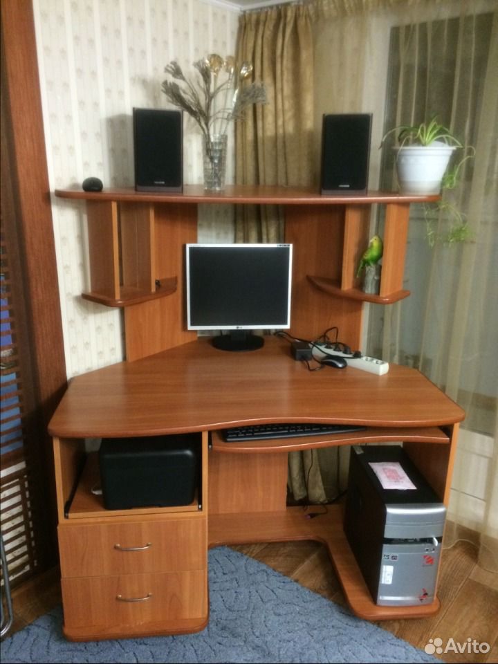 Компьютерный столик в хофф