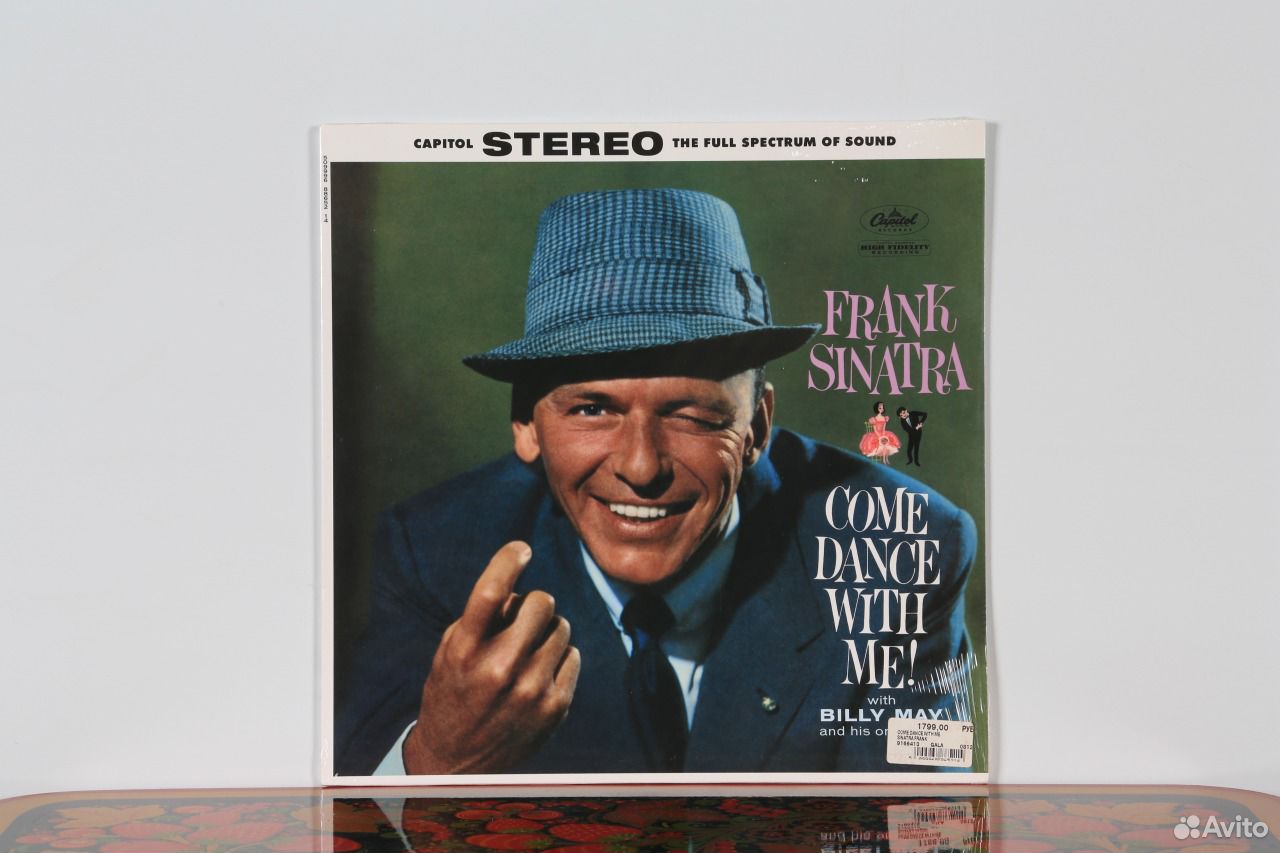 Frank Sinatra come Dance with me.