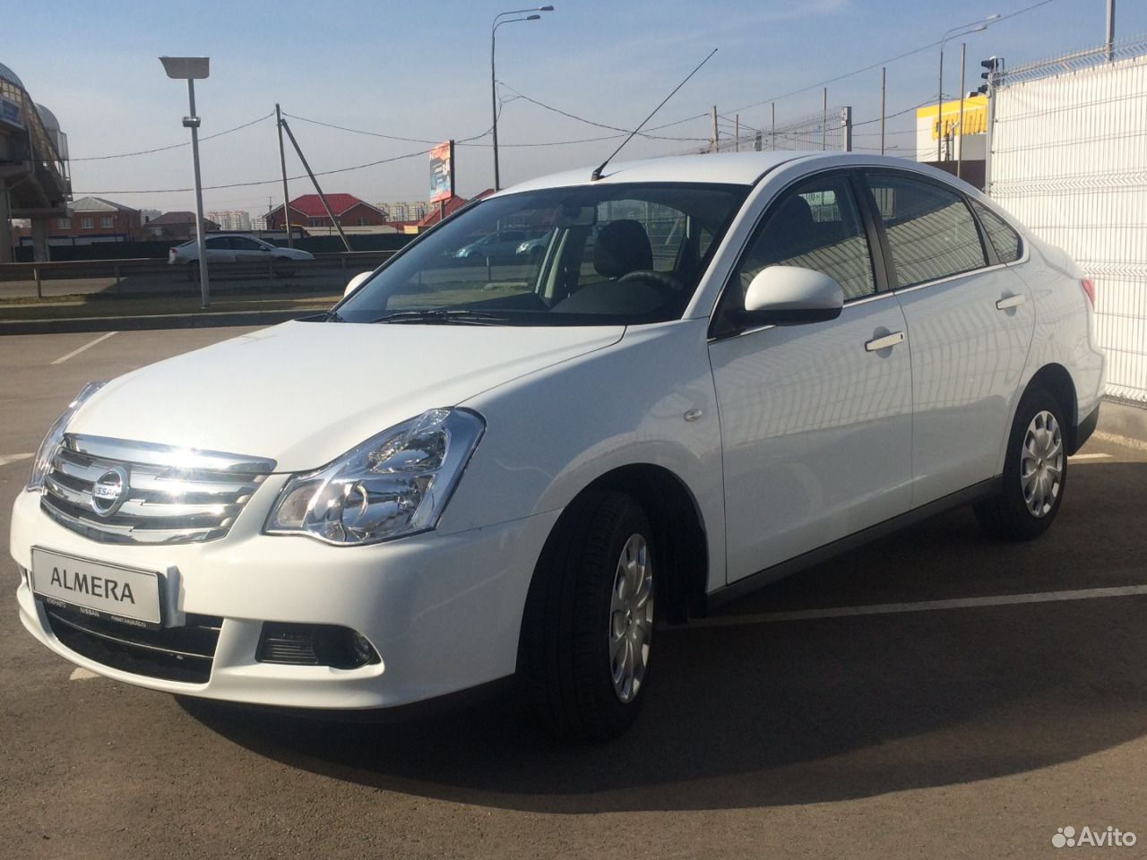 Nissan Almera 2017 белый