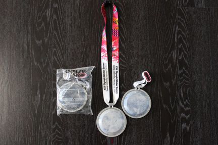 Медали с церемонии открытия Олимпиады в Сочи 2014