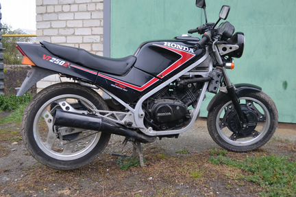 Мотоцикл honda VTZ-250