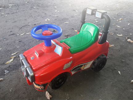 Детская машинка с ручным управлением (на 1-2 года)
