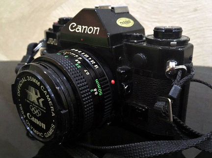 Зеркальный фотоаппарат Canon A-1 + объектив