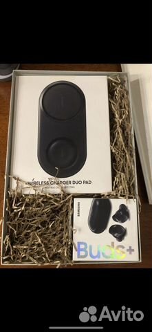 Беспроводная зарядка и беспроводные наушники samsu