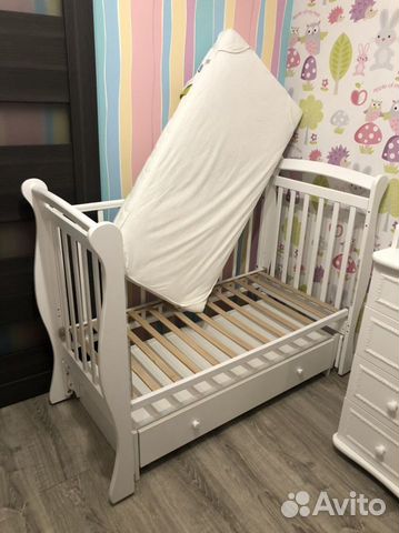 Детская кровать с маятником и ящиком