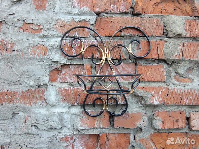 Подставка настенная под цветы