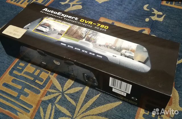 Автомобильный видео-регистратор (зеркало) DRV-780