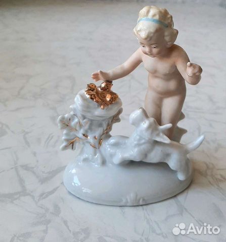 Фарфоровая статуэтка Путти с собакой Германия