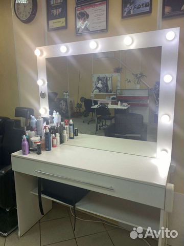 Гримерное зеркало с лампочками