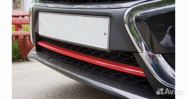 Накладка на передний бампер красная Лада Веста