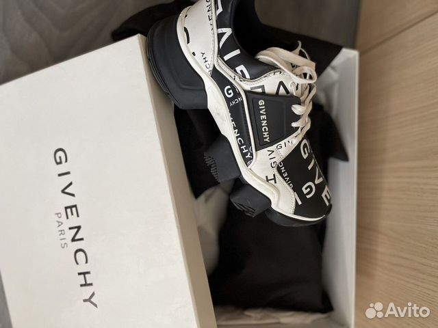 Кроссовки женские Givenchy