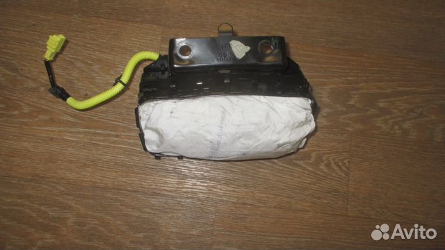 Nissan Tiida (1) Торпедо Подушка Ремень Накладка