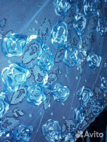 Вечернее платье с длинным шлейфом Вечернее платье с длинным шлейфом