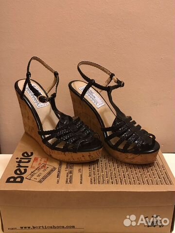 Босоножки Bertie London