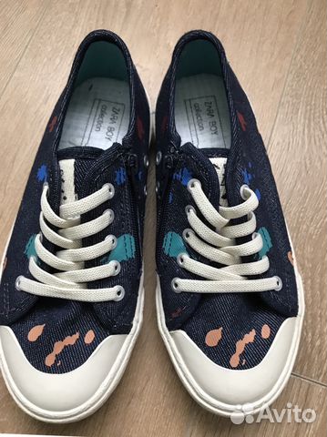 Куртка, джинсы и кеды Куртка, джинсы и кеды