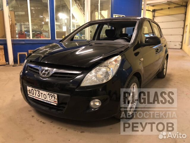 Лобовое стекло на Хендай Ай20