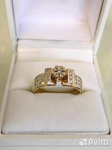 Золотое кольцо с бриллиантами Золотое кольцо с бриллиантами