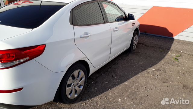 KIA Rio 1.4 МТ, 2015, битый, 156 000 км