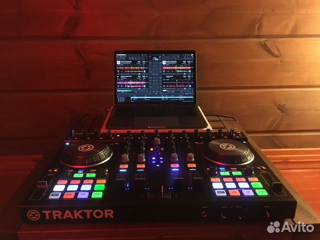 DJ контроллер NI Traktor Kontrol S4 MK2