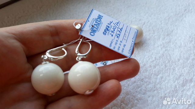 Серьги и кулон из серебра с белым агатом 2920
