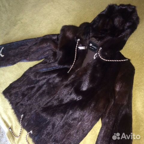 Короткая норковая шуба с капюшоном