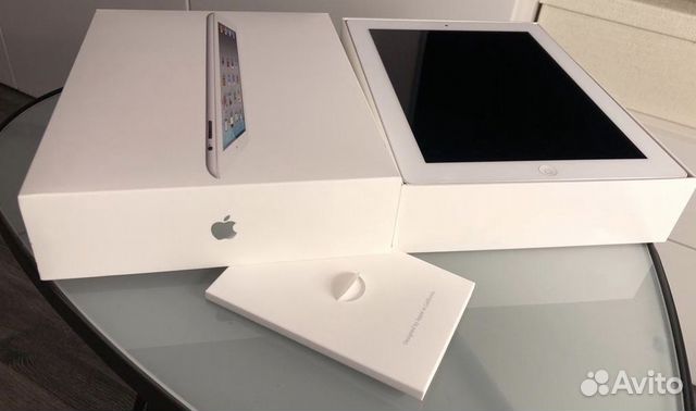 Apple iPad 2 32Gb WiFi 3G + чехол и тв-кабель Apple iPad 2 32Gb WiFi 3G + чехол и тв-кабель