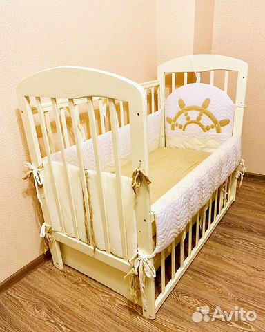 Детская кроватка с маятником Детская кроватка с маятником