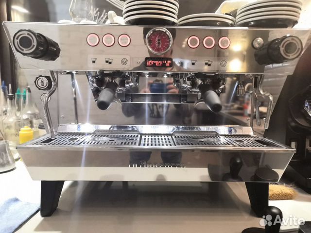 Профессиональная кофемашина La Marzocco KB90 Профессиональная кофемашина La Marzocco KB90