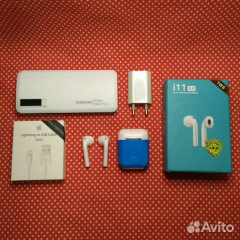 Набор аксессуаров: наушники, зу, powerbank, кабель