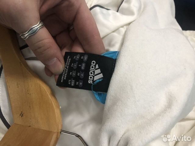 Пуховая куртка adidas белая Пуховая куртка adidas белая