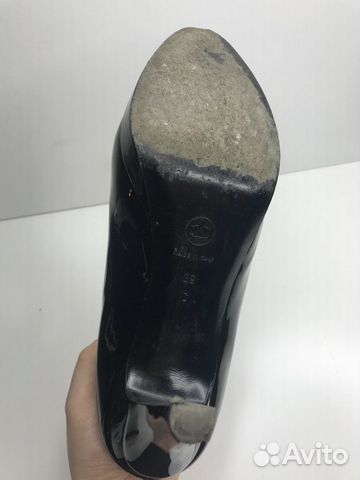 Черные лакированные туфли Chanel с белым носиком