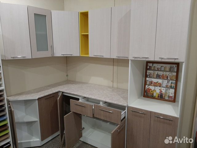 Кухня угловая 1,7*2,2 м с пеналом Кухня угловая 1,7*2,2 м с пеналом