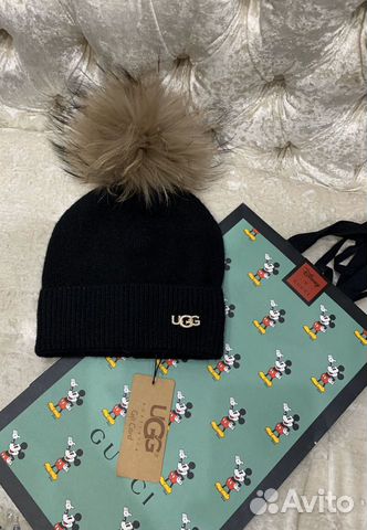 Шапка новая UGG с меховым помпоном Шапка новая UGG с меховым помпоном