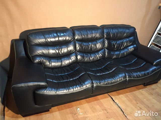 Большой кожаный диван с белой строчкой Finland