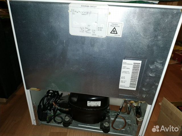 Компактный холодильник SAMSUNG SG06dcgwhn Компактный холодильник SAMSUNG SG06dcgwhn