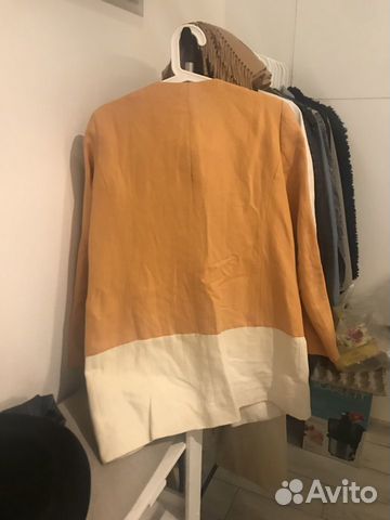 Оранжевое пальто Zara