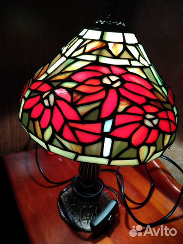 Винтажная настольная лампа в технике Тиффани, сред Винтажная настольная лампа в технике Тиффани, сред