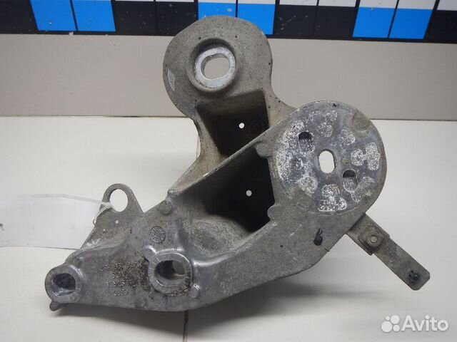 Кронштейн двигателя правый Audi Allroad quattro