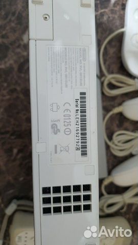 Nintendo Wii полный набор + 5 джойстиков + 5 игр Nintendo Wii полный набор + 5 джойстиков + 5 игр