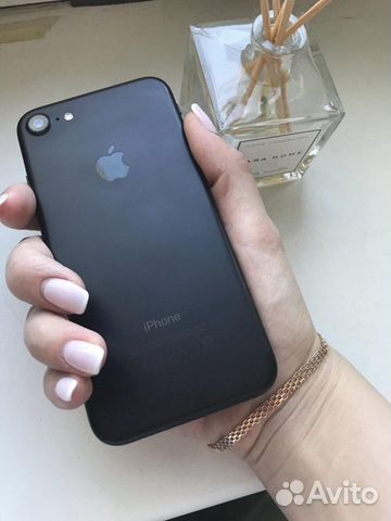 Телефон iPhone 7