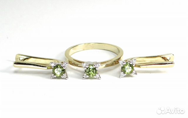 Золотой комплект с бриллиантами и цаворитами Золотой комплект с бриллиантами и цаворитами