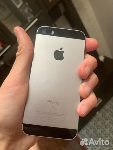 Телефон iPhone SE 32 gb Телефон iPhone SE 32 gb