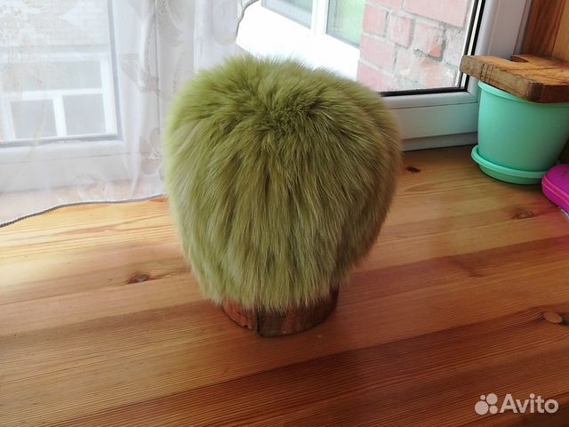 Яркая шапка-колпачек