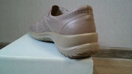 Ботинки новые размер 40