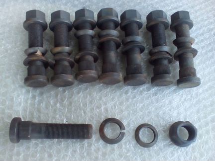 Комплект болтов ступицы для экскаватора nobas