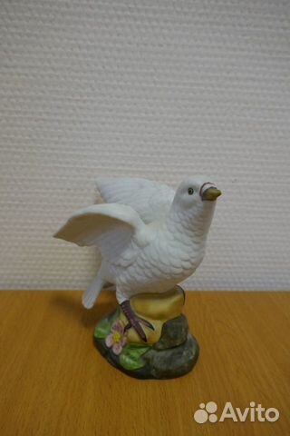 Фарфоровая статуэтка Голубь. Бисквит. 13см