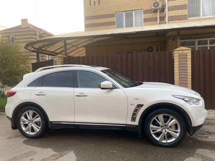 Infiniti QX70, 2013