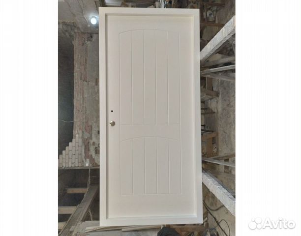 Входная дверь из массива дерева с коробом.С-М7