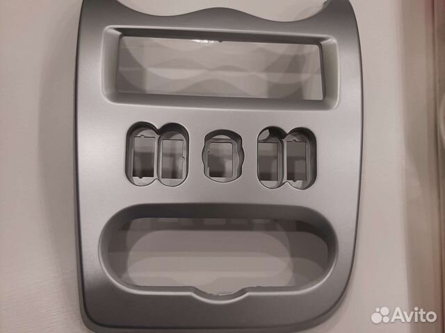 Панель для автомагнитолы на Рено